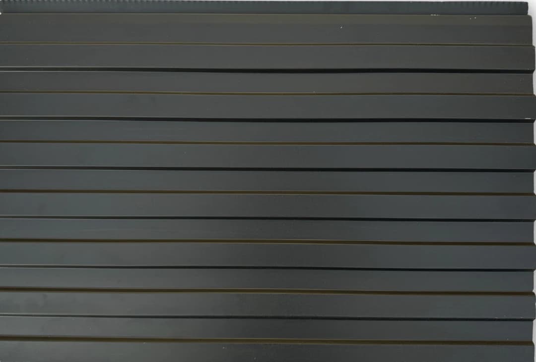 POLIFACHADA TRAPEZOIDAL NEGRO BW008 - PAREDES - POLIFACHADA | Building Innovation